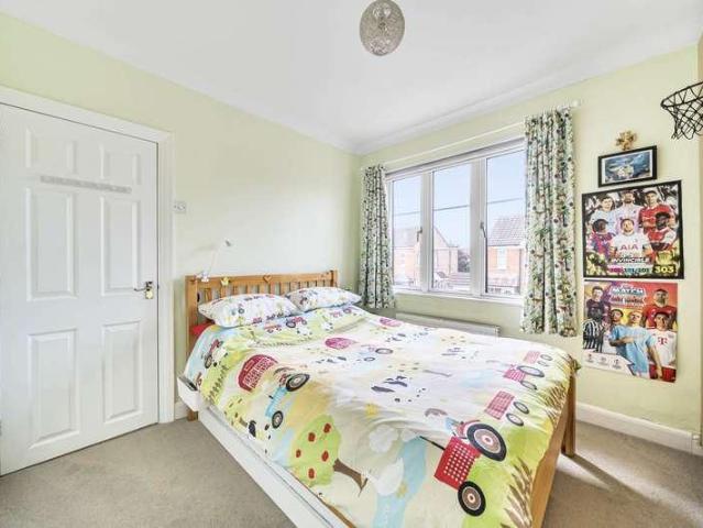 House for sale in Queens Park, Bedford