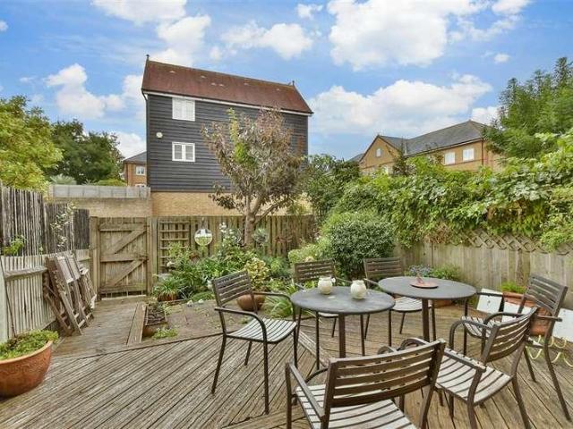 House for sale in Oad Street, Kent
