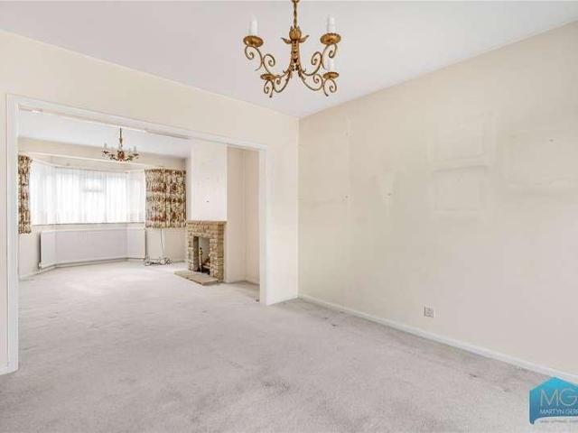 House for sale in West Finchley, Greater London