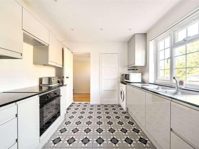 House for sale in Surbiton, Greater London