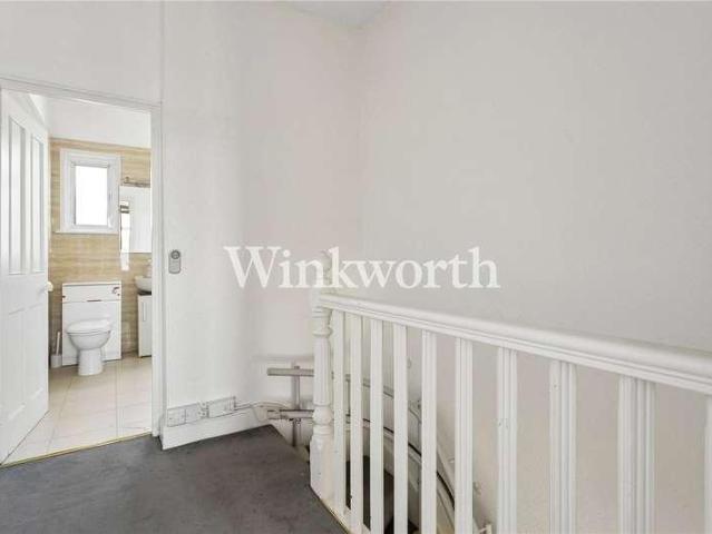 House for sale in Bowes, Greater London