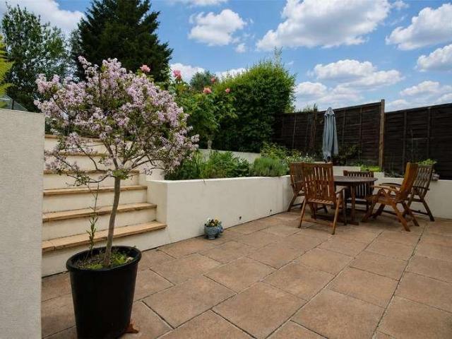House for sale in Elstree and Borehamwood, Borehamwood