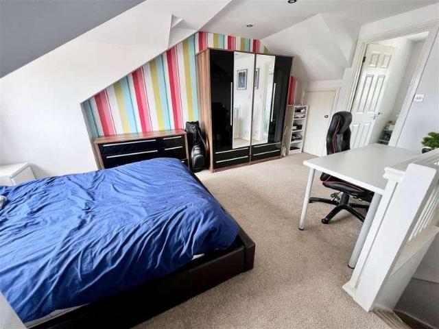 House for sale in Shirley, West Midlands