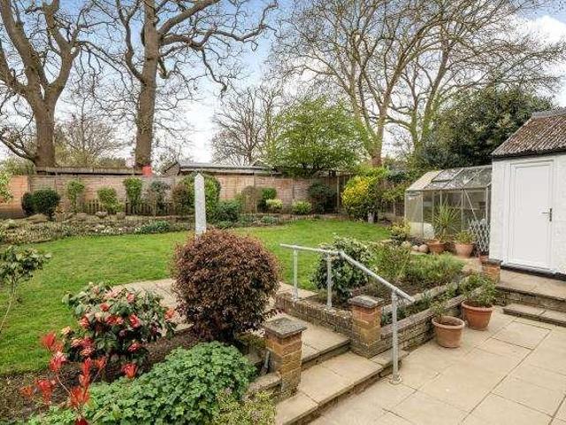 House for sale in Old Malden, Greater London