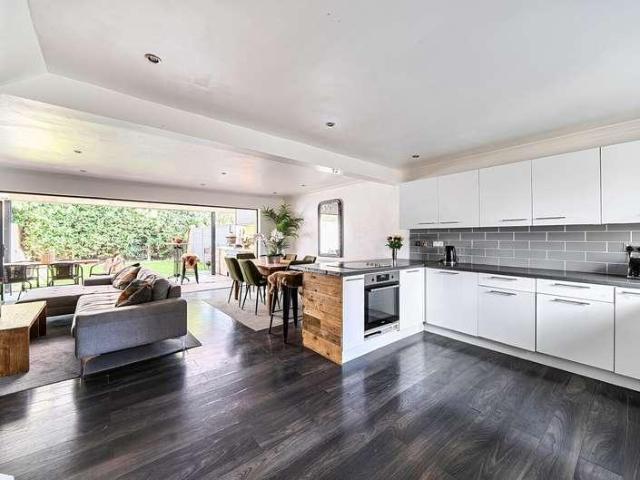 House for sale in Lower Green Esher, Blackhills