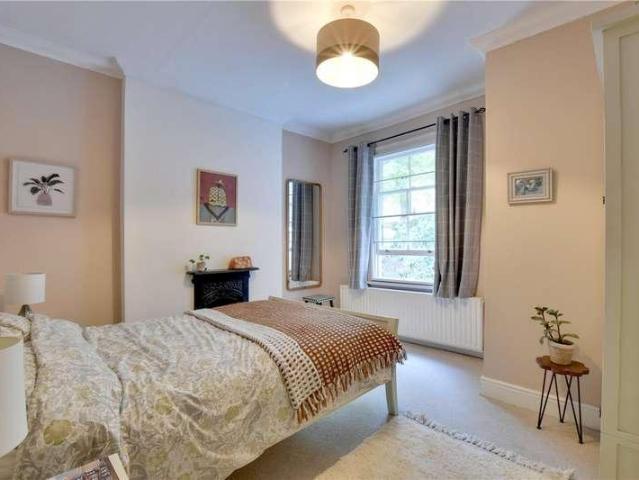 House for sale in East Greenwich, Greater London