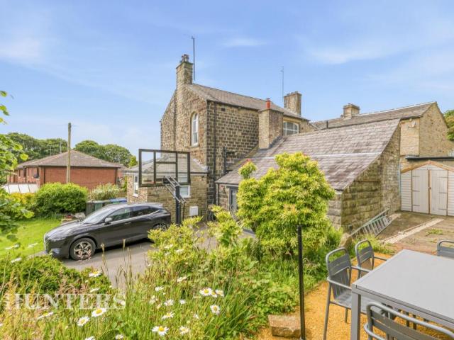 House for sale in Wardle, Burnedge