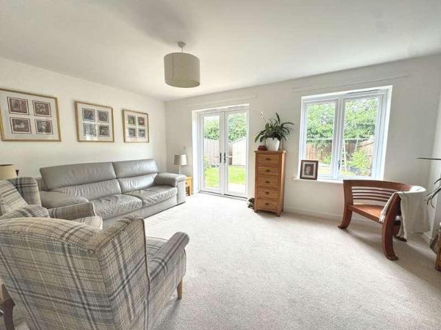 House for sale in Aston Clinton, Buckinghamshire