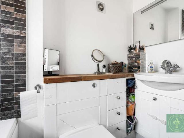 House for sale in Oakwood, Greater London