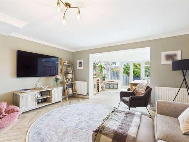 House for sale in Heol-las, Surrey