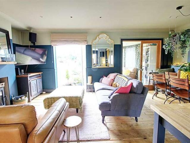 House for sale in Bennetts End, Pouchen End