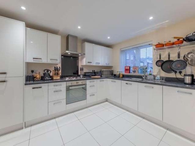 House for sale in Cuddington, Cheshire