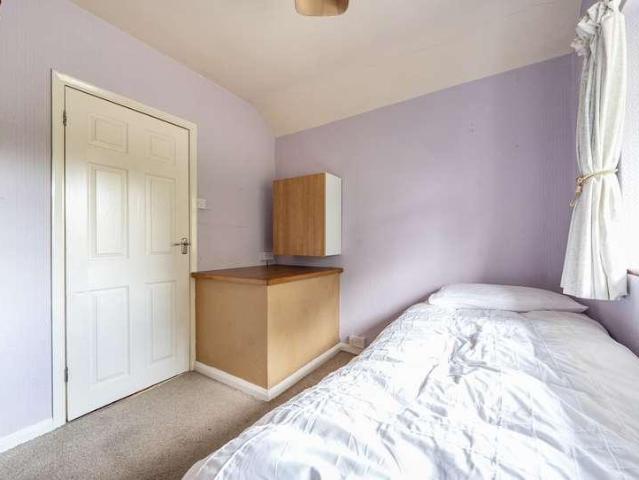 House for sale in Woodhatch, Red Hill