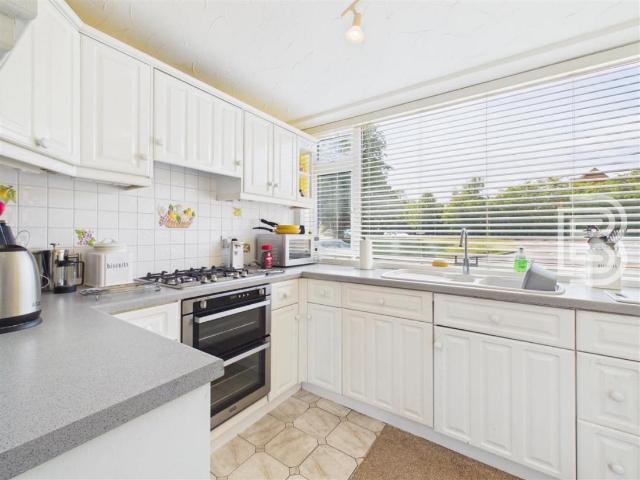 House for sale in Overslade, New Bilton