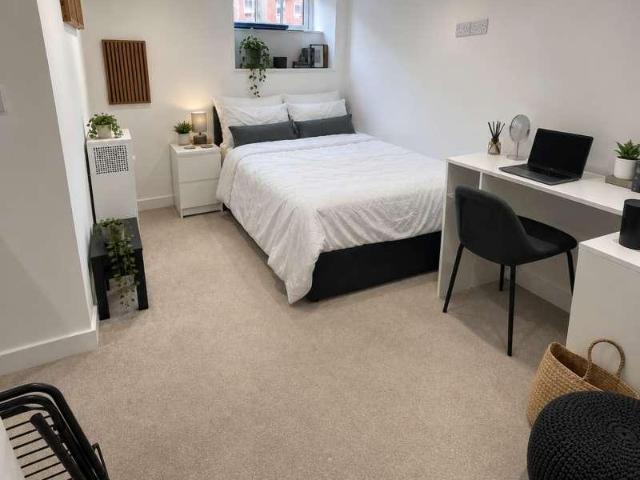 House for sale in Hyde Park, West Yorkshire