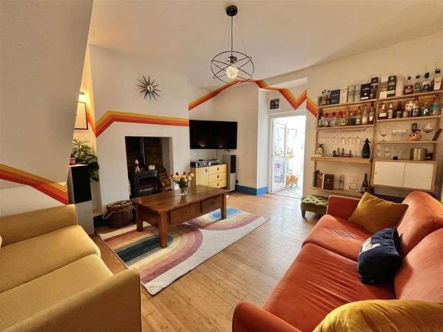 House for sale in Whitfield, Charlesworth