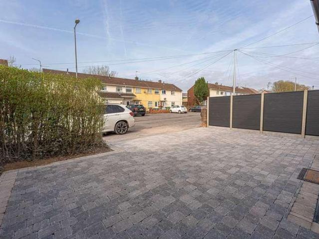 House for sale in Llantarnam, Wales
