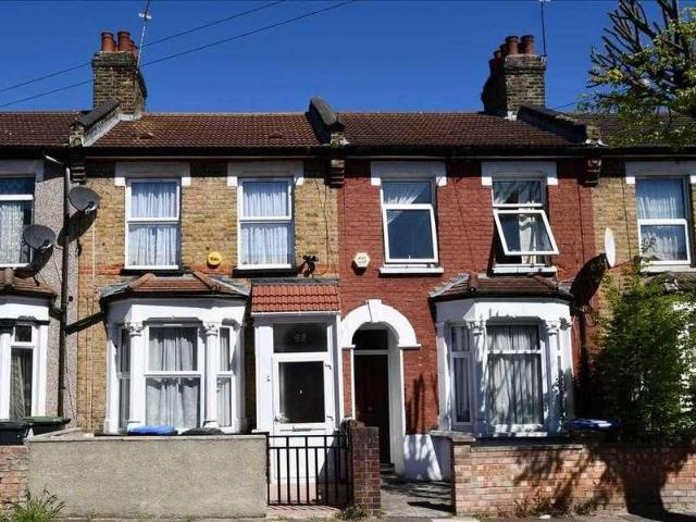House for sale in Edmonton, Greater London