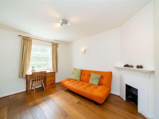 House for sale in Colney Hatch, Greater London