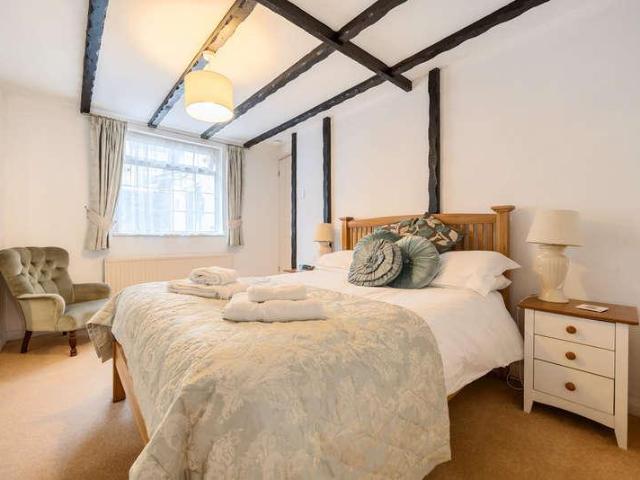 House for sale in Lakes