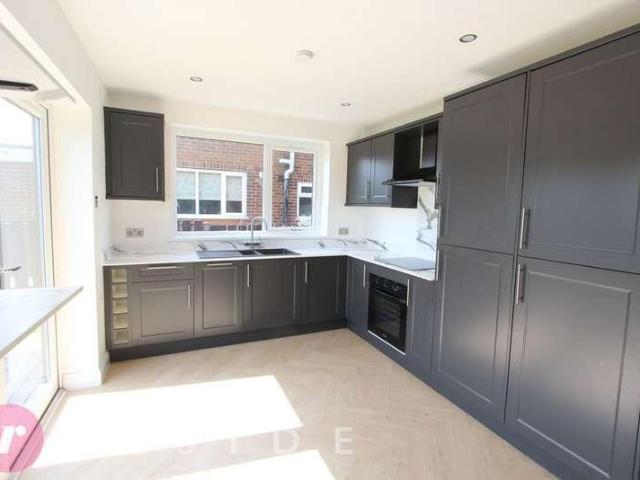 House for sale in Haugh, Burnedge