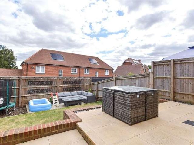 House for sale in Allington, Midway
