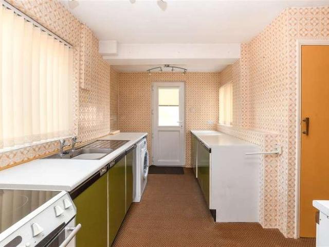 House for sale in Woodhatch, Red Hill