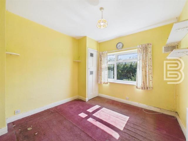 House for sale in Overslade, New Bilton