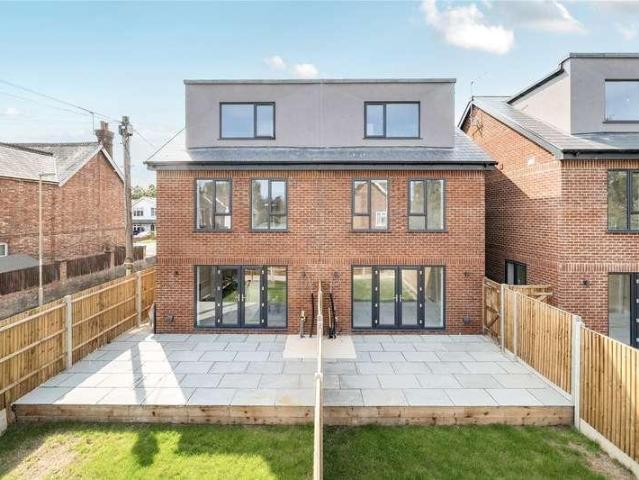 House for sale in Farnborough, Hampshire