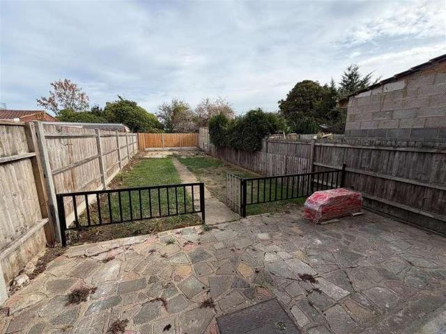 House for sale in Sparrow Farm, Greater London