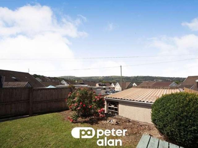 House for sale in Maesycwmmer, Wales
