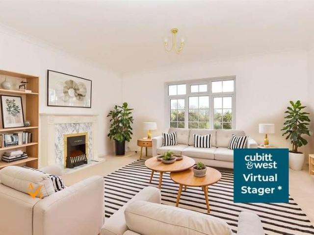 House for sale in Greater London