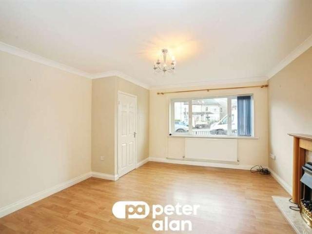 House for sale in Tredomen, Cefn Hengoed