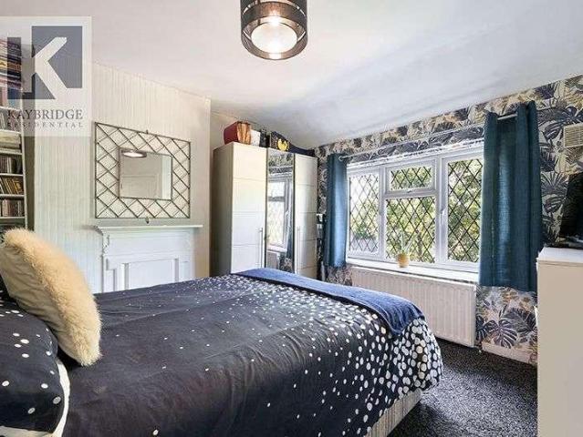 House for sale in Stoneleigh, Ewell