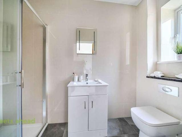 House for sale in London Borough of Croydon, Kenley