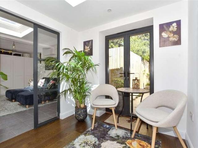 House for sale in Arundel, Clapham