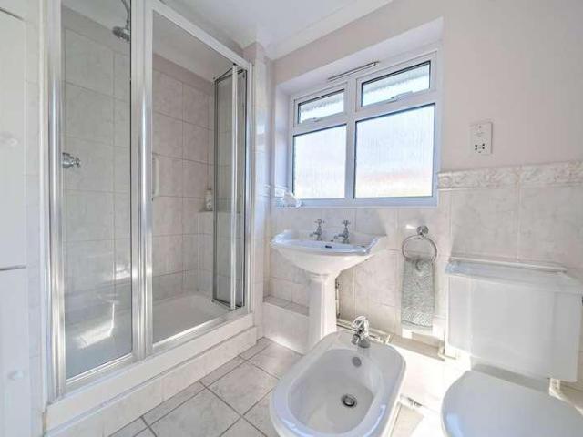 House for sale in Hinchley Wood, Elmbridge
