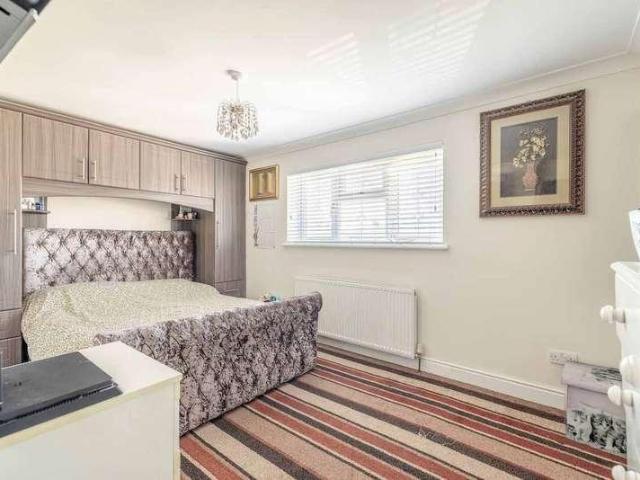 House for sale in Slough, Wexham Court