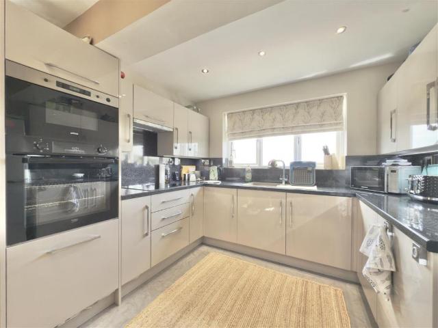 House for sale in Mapplewell, South Yorkshire