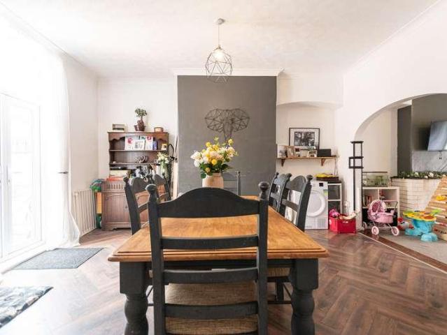 House for sale in Leigh