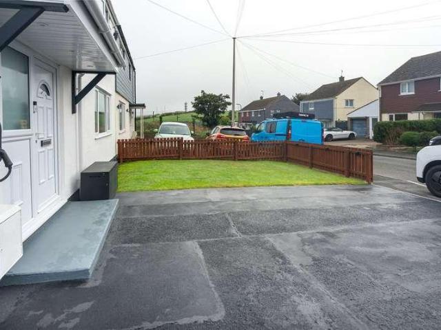 House for sale in Llanfihangel yn Nhowyn, Caergeiliog