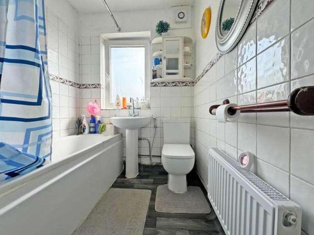 House for sale in Newbury Park, Greater London