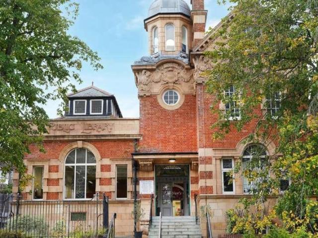House for sale in London Borough of Lewisham, Lower Sydenham