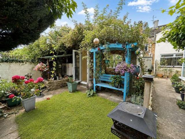 House for sale in Tetbury Upton, Cotswold