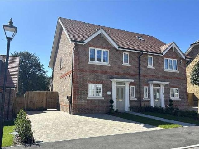House for sale in Martin's Heron, Winkfield
