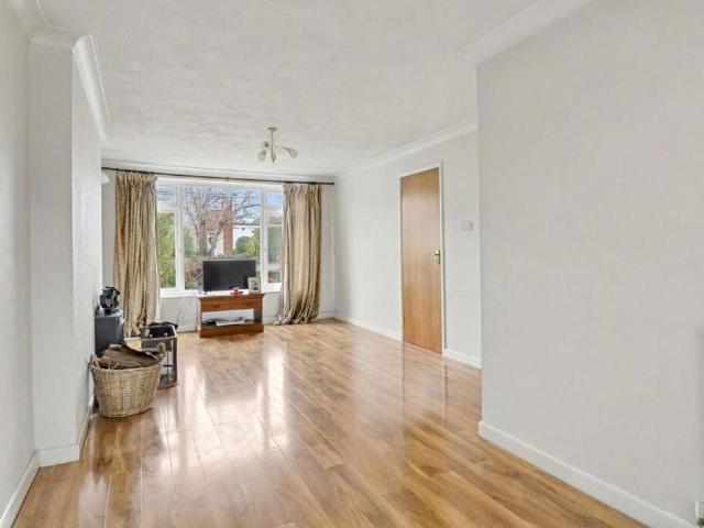 House for sale in Sarisbury Green, Fareham