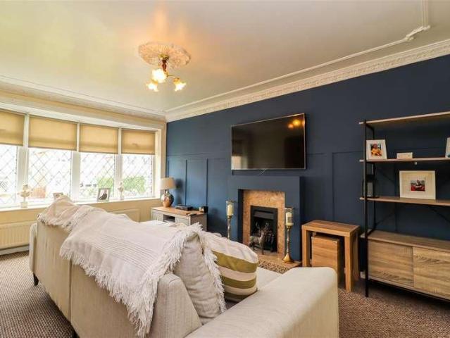 House for sale in Wakefield, Alverthorpe