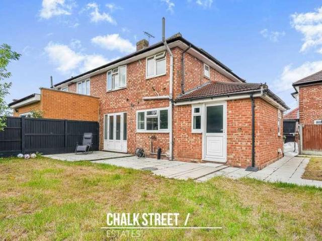 House for sale in South Hornchurch, Greater London