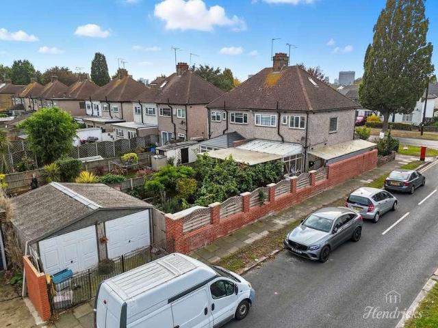 House for sale in Alton Barnes, Essex