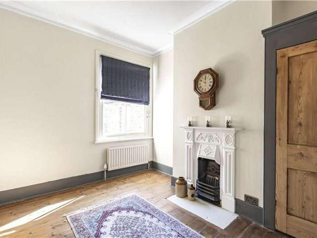 House for sale in Mortlake, Greater London